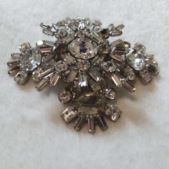 Vintage Oversize Rhinestone Brooch - Picture 7 of 11